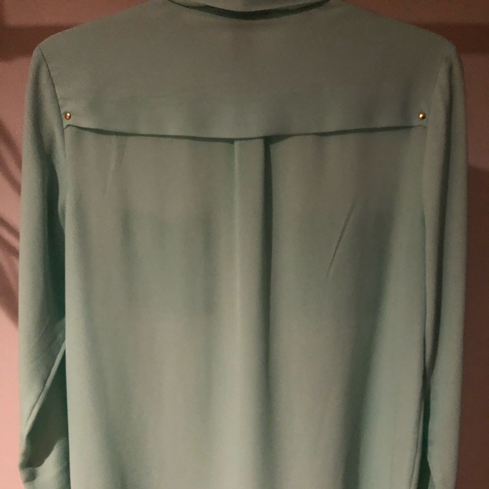 Button down - Picture 3 of 3
